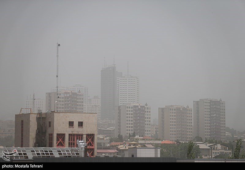 وضعیت هوای تهران ۱۴۰۲/۱۰/۲۹؛ تنفس هوای “ناسالم برای گروه‌های حساس” در آخرین روز هفته