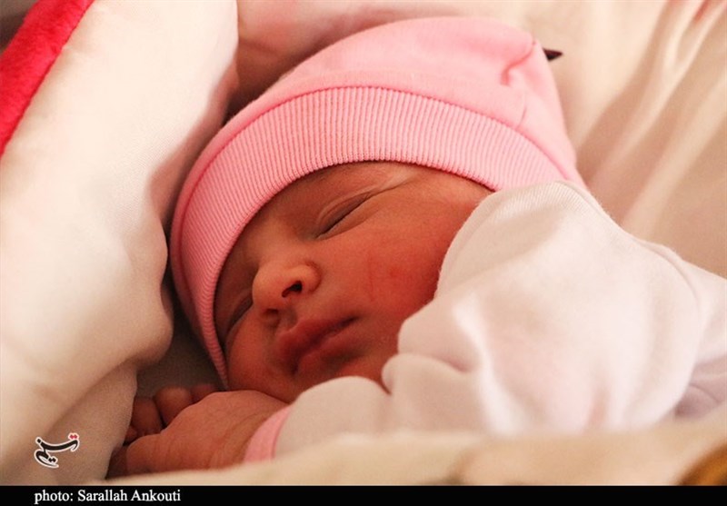 ماجرای نوزادی که تلفنی به دنیا آمد/ کارشناس اورژانس جان مادر و نوزاد گرفتار در برف بابل را نجات داد + صوت