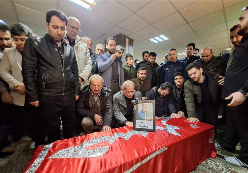 تشییع پیکر مهدی علیرضایی از خبرگزاری تسنیم تشییع پیکر مهدی علیرضایی از خبرگزاری تسنیم