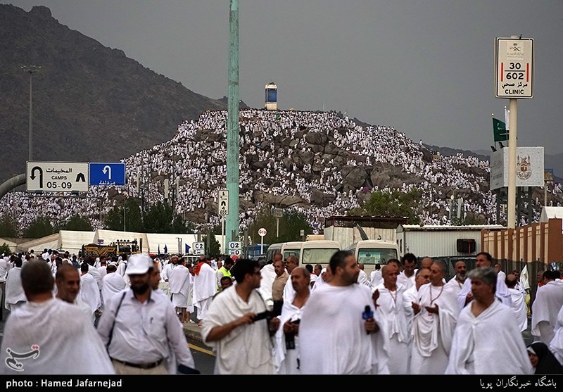 یک زن اهل توگو نوزاد خود را در صحرای عرفات به دنیا آورد+عکس