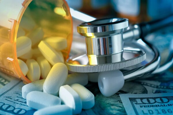 نقدینگی اصلی‌ترین مشکل واردات مواد اولیه صنعت دارو است