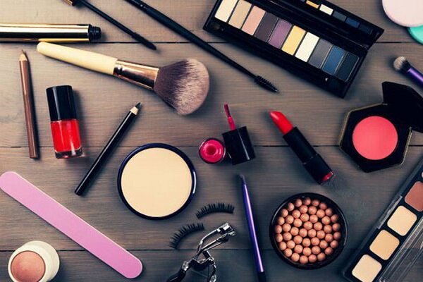 کشف ۱۱ میلیارد تومان اقلام آرایشی قاچاق در بازار تهران