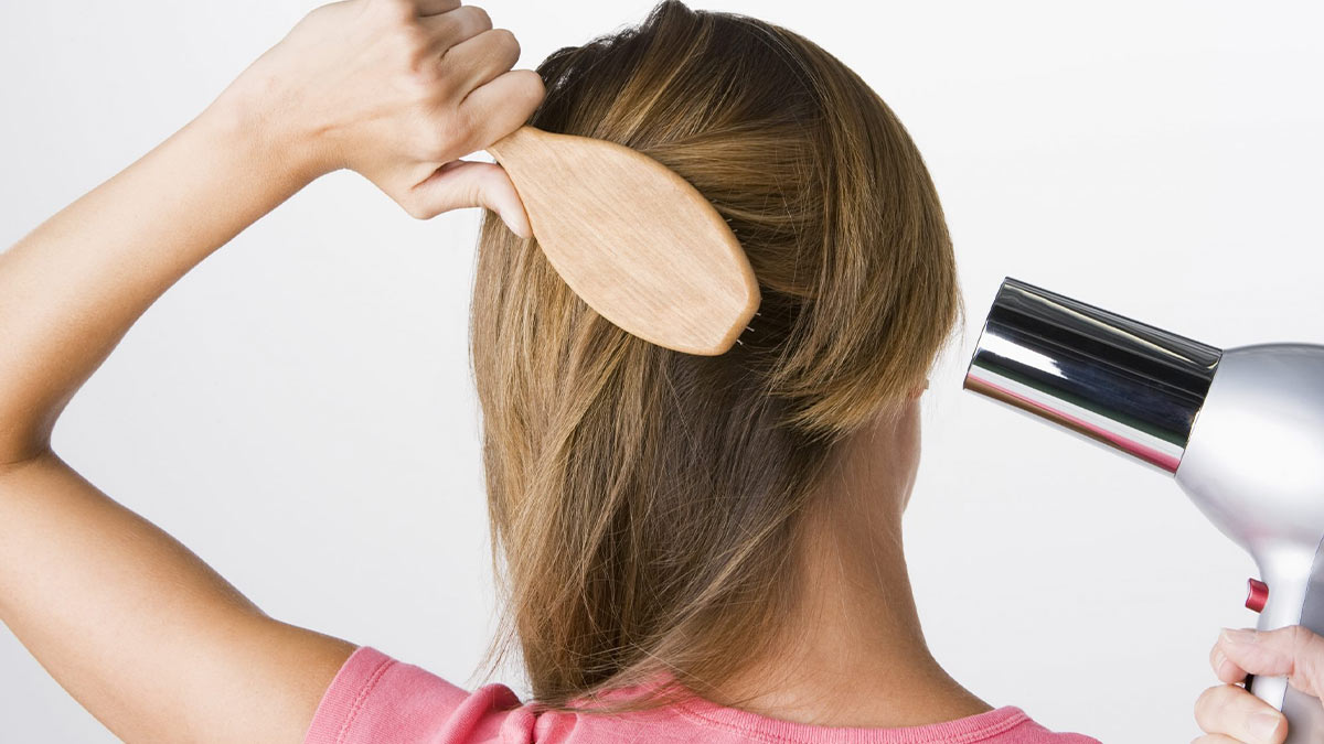 باورهای اشتباه مراقبت مو که باعث ریزش مو میشوند!